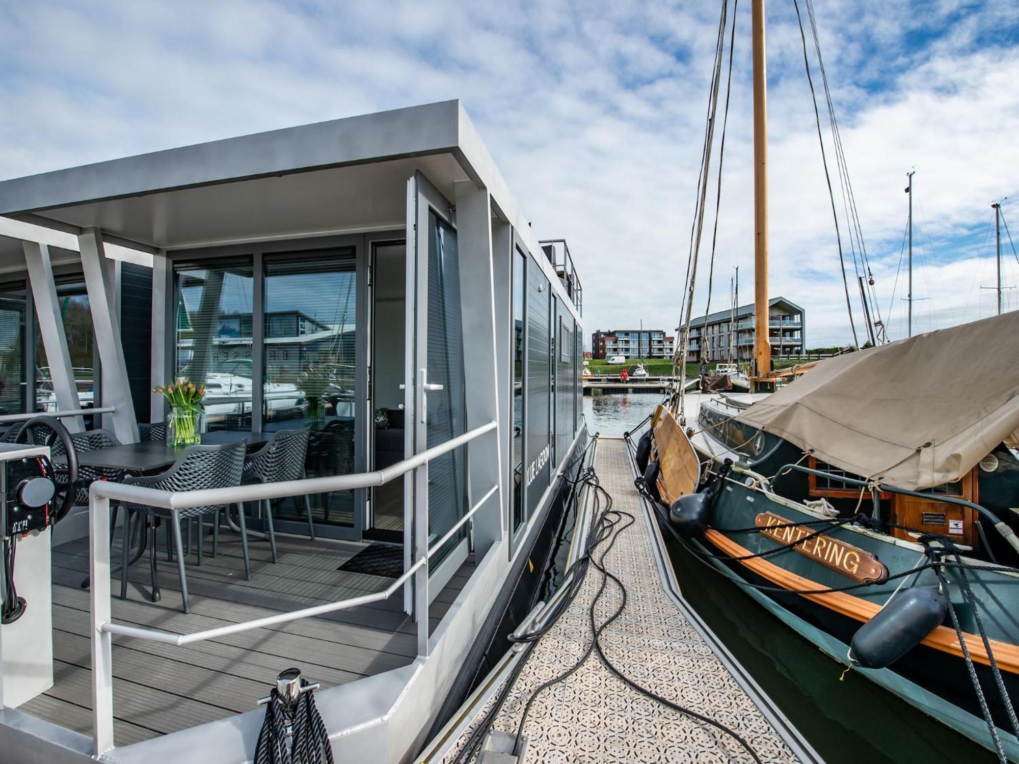 Waterlodge Blue Lagoon On A Jetty For 4 People Kamperland Exterior foto
