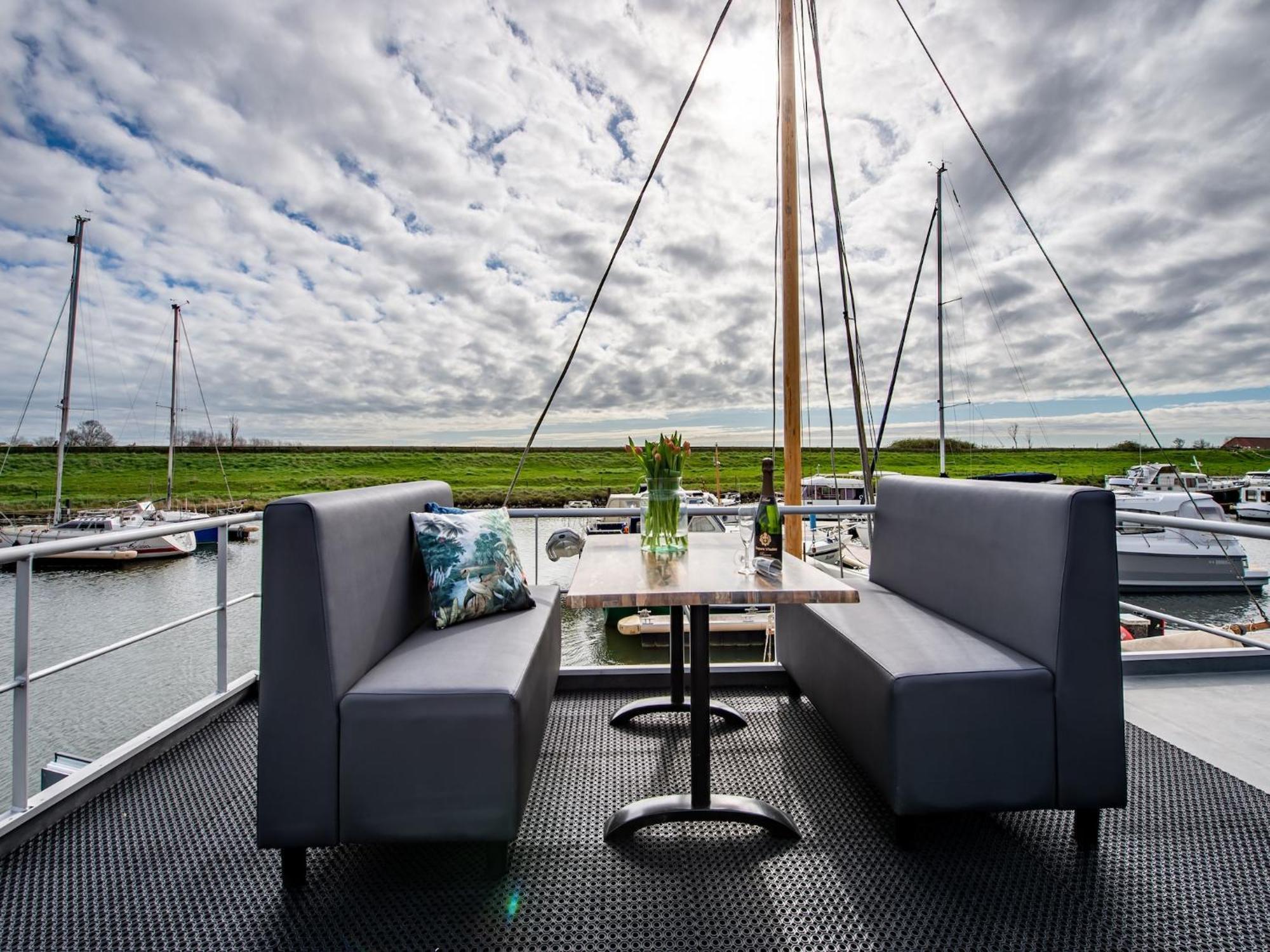 Waterlodge Blue Lagoon On A Jetty For 4 People Kamperland Exterior foto