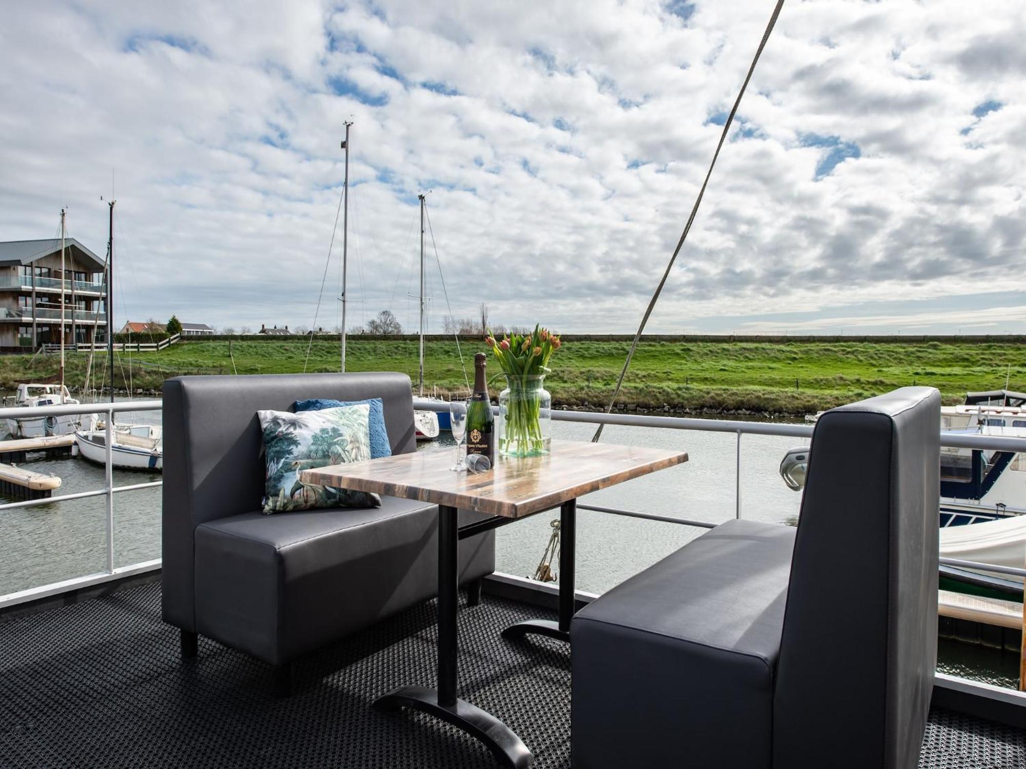 Waterlodge Blue Lagoon On A Jetty For 4 People Kamperland Exterior foto